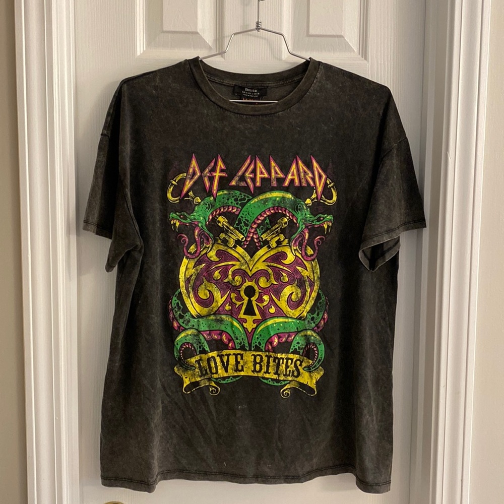 Def Leppard distressed tee